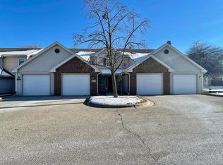 867 Park St APT 102, Oregon, WI 53575