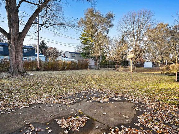 3rd image of 83 Kennebec Pl E