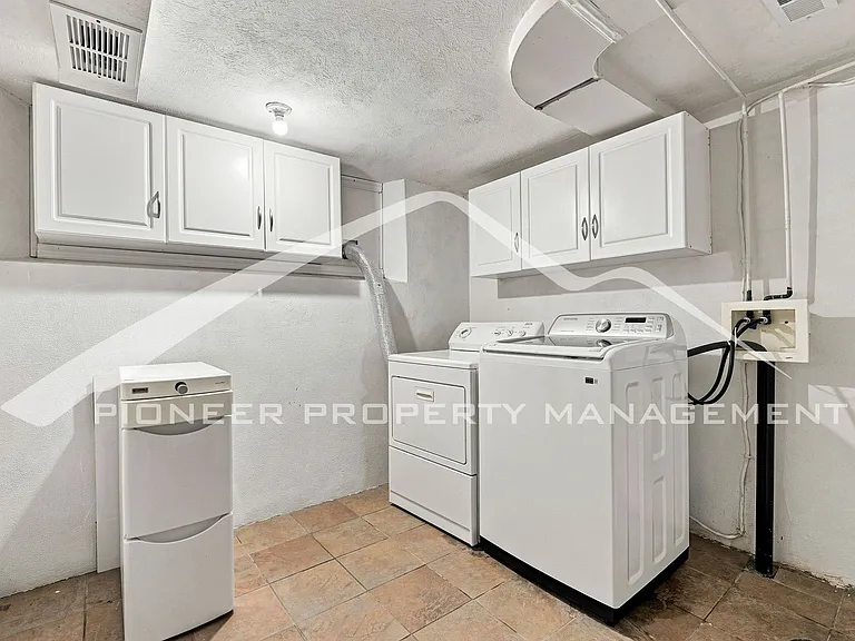 4215 W Byron Pl — Photo 24
