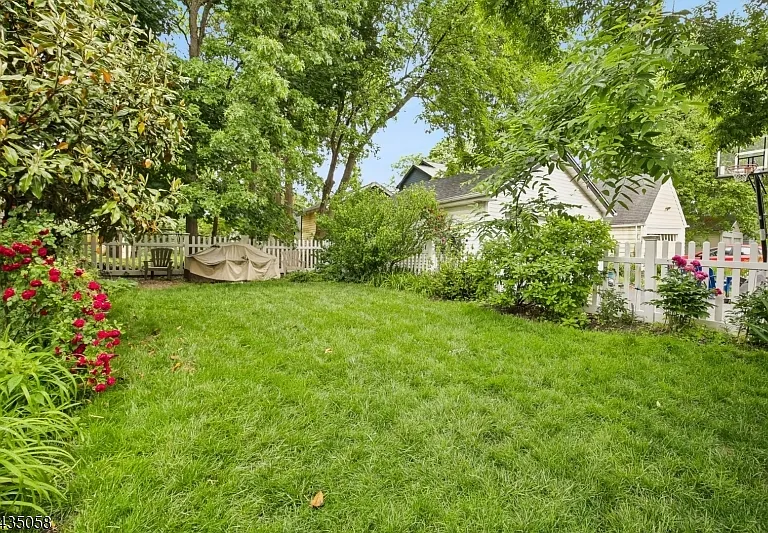 67 Midland Blvd — Photo 25