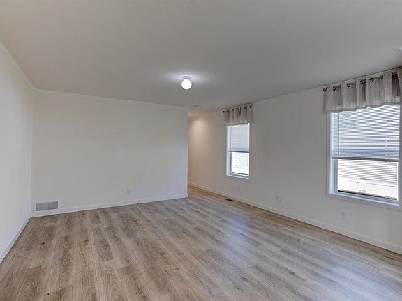 4th image of 3003 Wilson St #36