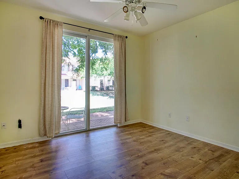 1020 E Longport Cir #F2 — Photo 11