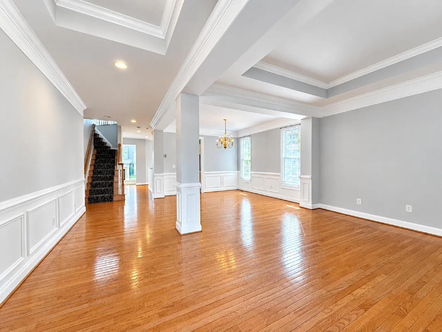 5 bed, 3.5 bath, 4480 sqft, $3,975 — Photo 2