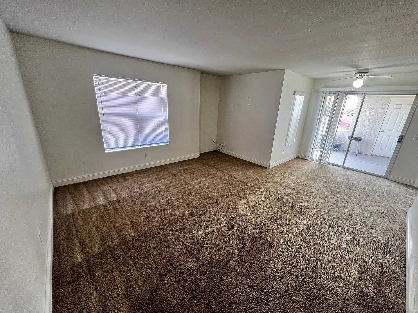 Lower level 2 bedroom close to pool. — Photo 3