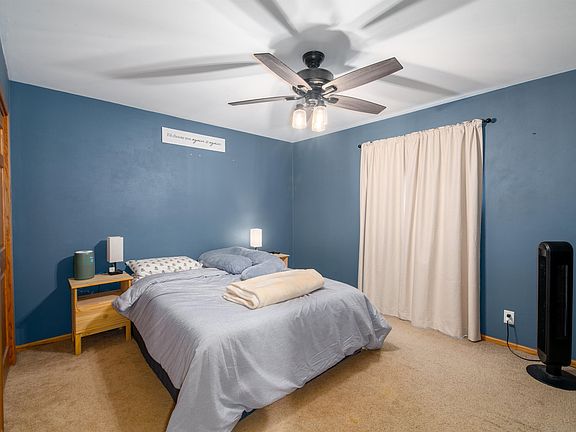 5th image of 420 Donald St