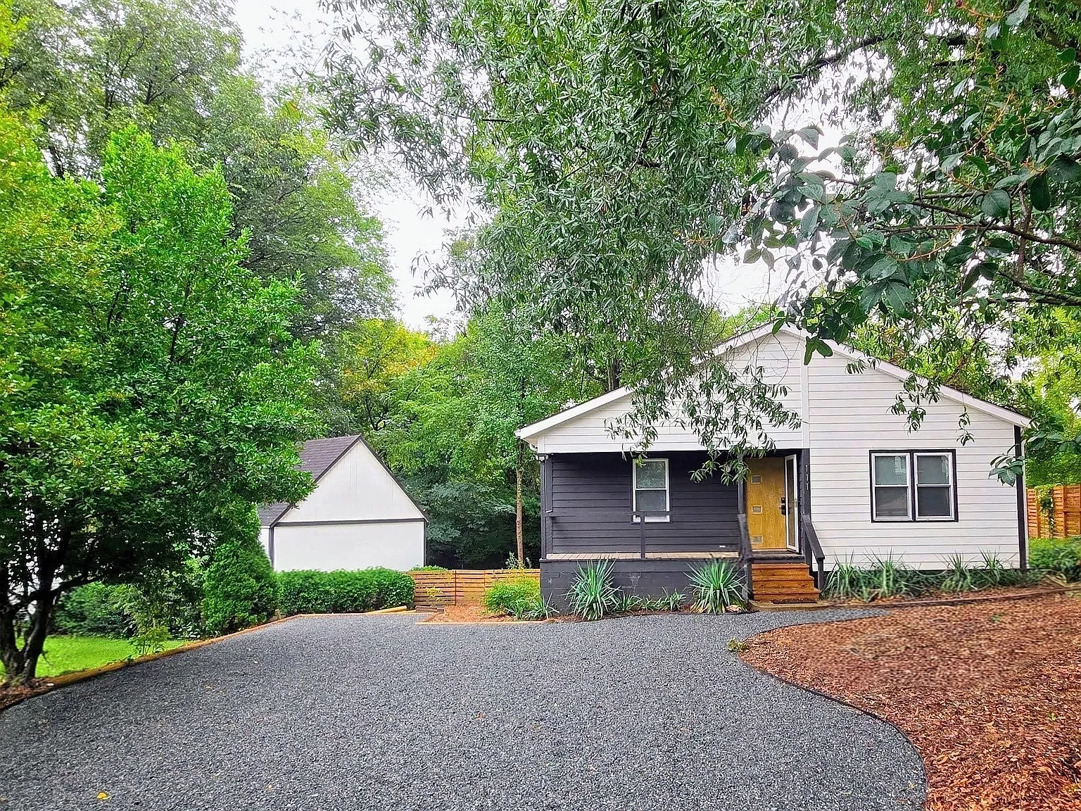 3 bed, 1208 sqft, $3,600 — Photo 2