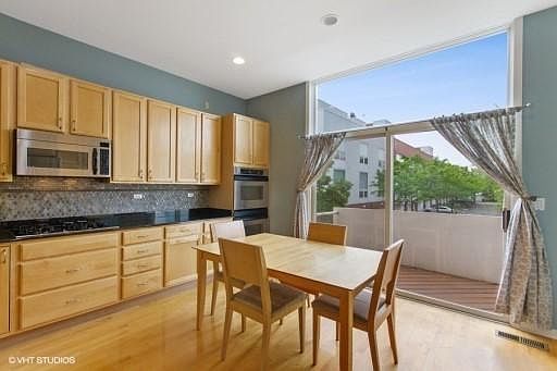 2nd image of 1745 W Wellington Ave #Th2