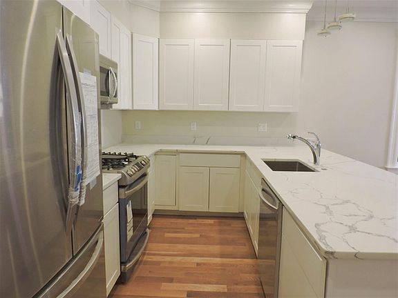 3rd image of 470 Green St #2