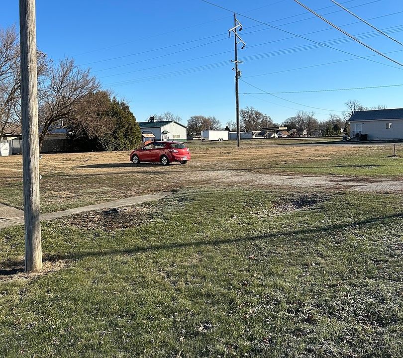 2nd image of 175 E 3rd Ave