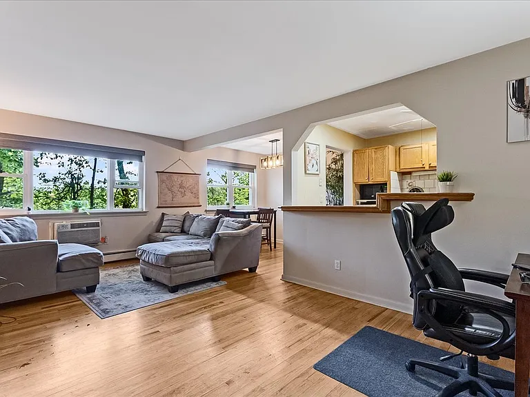 300 Claremont Ave #C2 — Photo 3