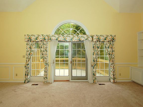 2nd image of 102 Pinebrook Dr #102