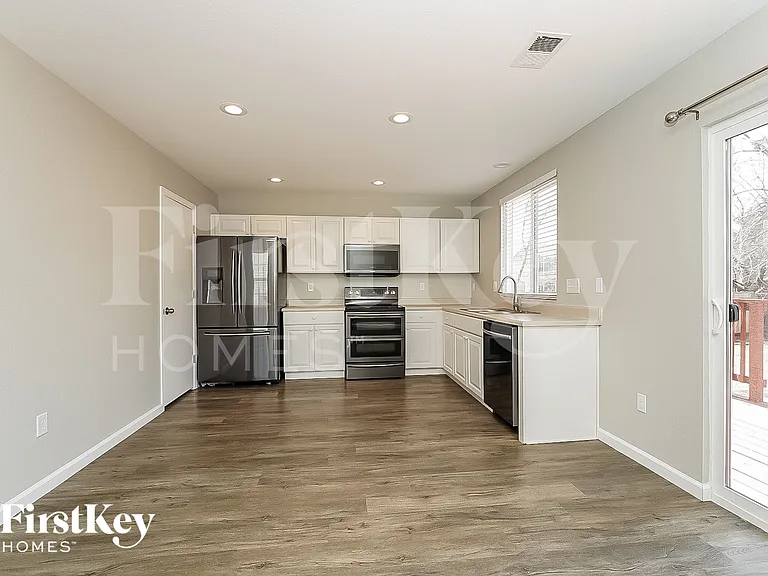 10123 Elm Ct — Photo 6