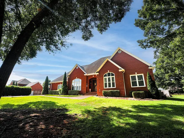 930 Kensington Pl, Tuscumbia, AL 35674