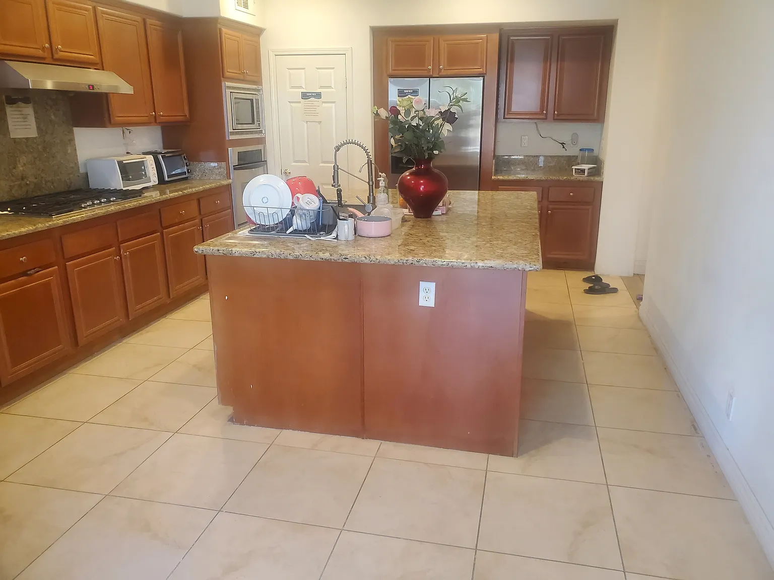 6 bed, 5395 sqft, $999 — Photo 4