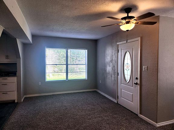 4th image of 1114 E Pecan St