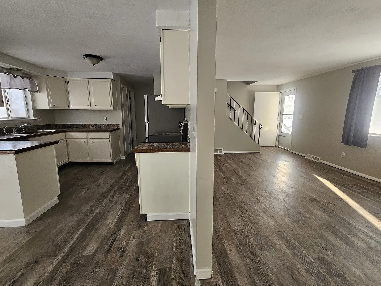 3 bed, 1.5 bath, 1300 sqft, $1,895 — Photo 4