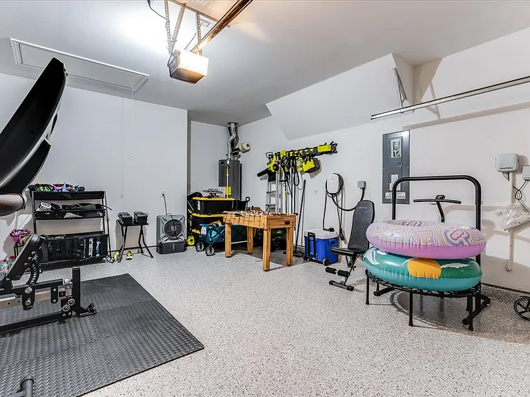 1304 Starling St — Photo 30