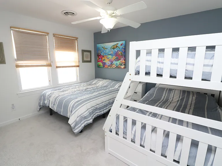 20 N Clermont Ave #B — Photo 23