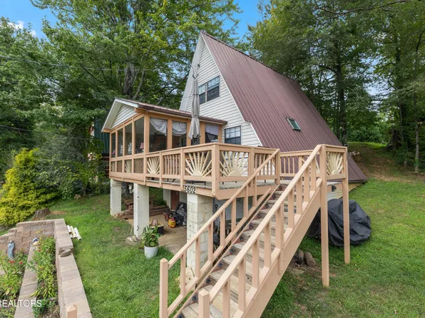 5602 Lakeshore Dr, Tallassee, TN 37878