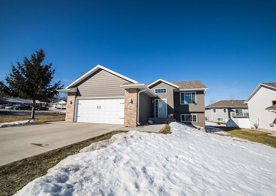 1st image of 305 Pine Brooke Dr