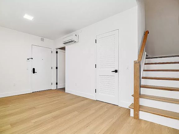 5th image of 282 Grand St #104