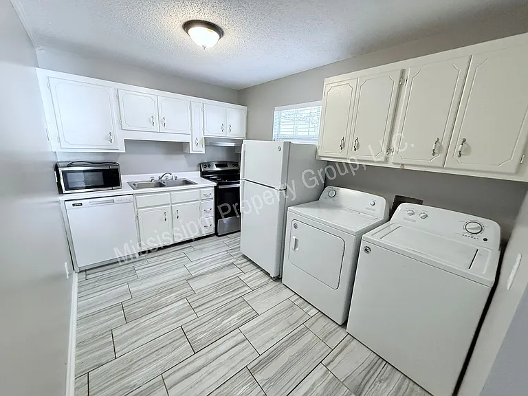 1 Woodward Pl — Photo 4