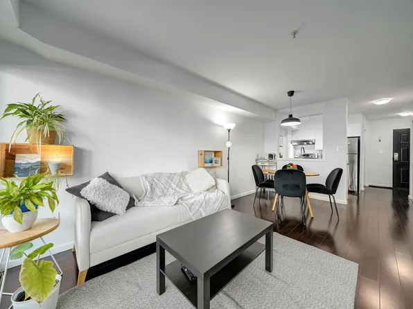 1099 E Broadway #210, Vancouver, BC V5T