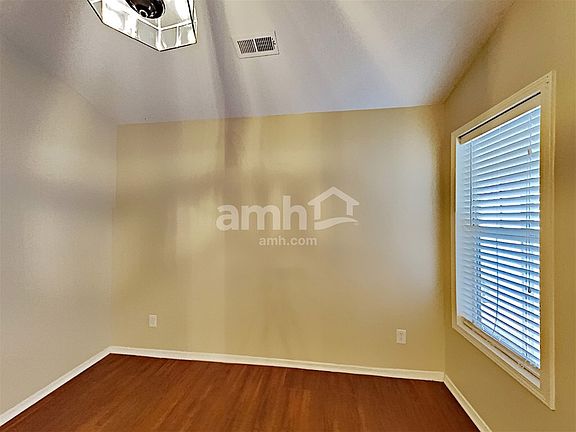 5th image of 612 Waterford Ln #1