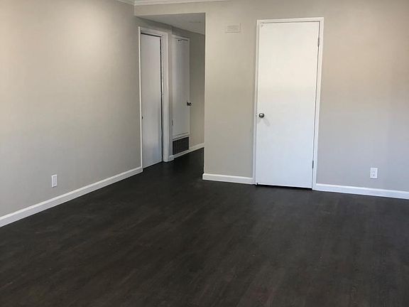 4th image of 971 S Park Victoria Dr