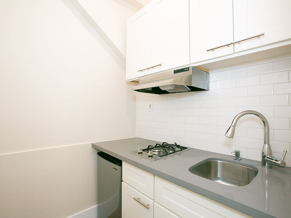 1st image of 124 Mason St APT 102