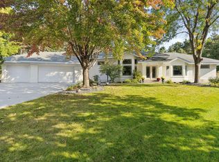 681 Cedar View Ct, Shoreview, MN 55126