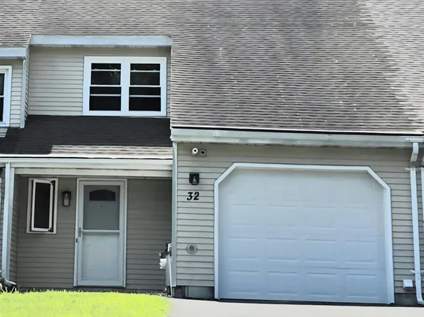 32 Old Coach Road, Clifton Park, NY 12065