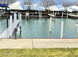 41700 Conger Bay Dr #J-121, Harrison Township, MI 48045