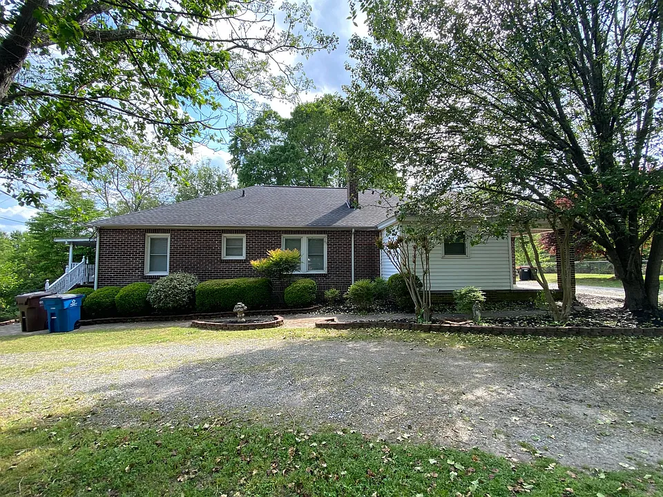 1343 S Battleground Ave