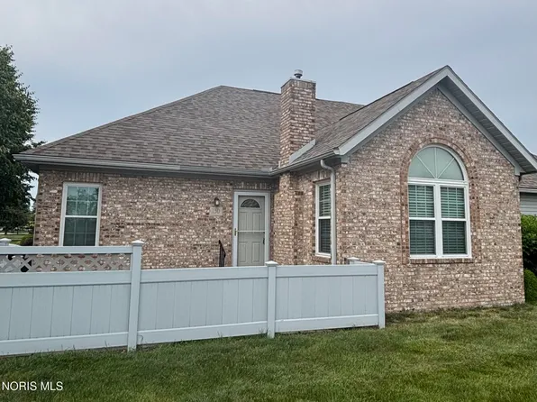 130 Stonegate Blvd, Bowling Green, OH 43402