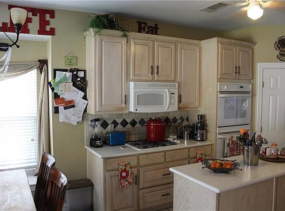 5th image of 2123 Twelve Oaks Ct