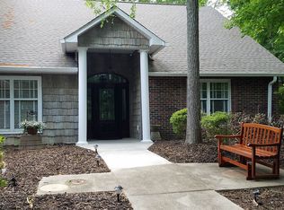 8103 Westbourne Dr, Charlotte, NC 28216
