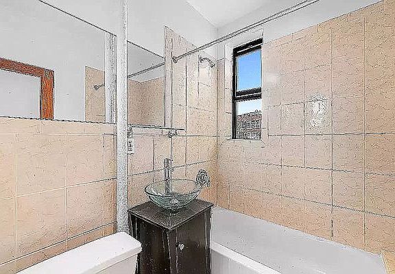5th image of 619 E 5th St #7