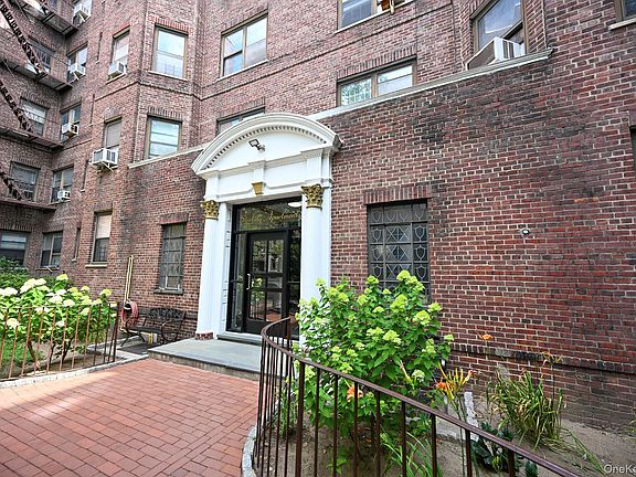 3rd image of 61-41 Saunders Street #B25