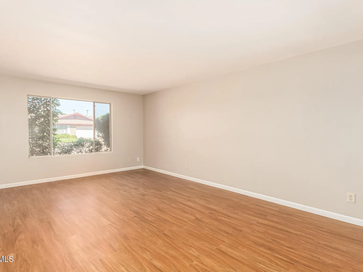 3 bed, 2.0 bath, 1590 sqft, $2,895 — Photo 3