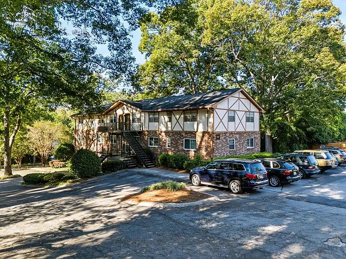 3 bed, 2.0 bath, 1215 sqft, $2,245 — Photo 2