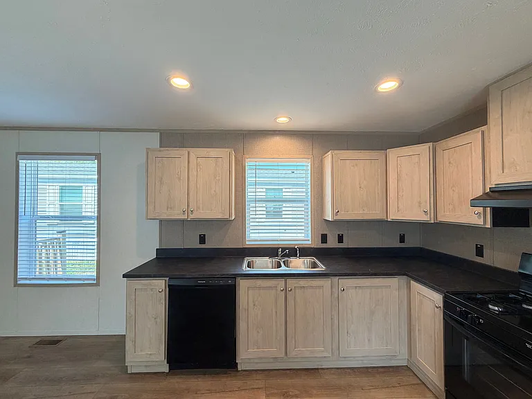 Oak Tree Village — Photo 43