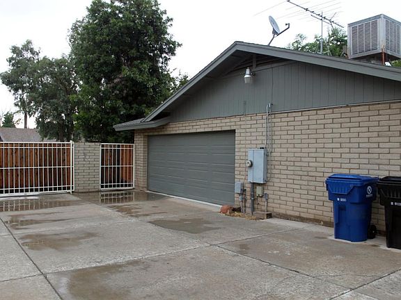 4th image of 10533 W Flower St