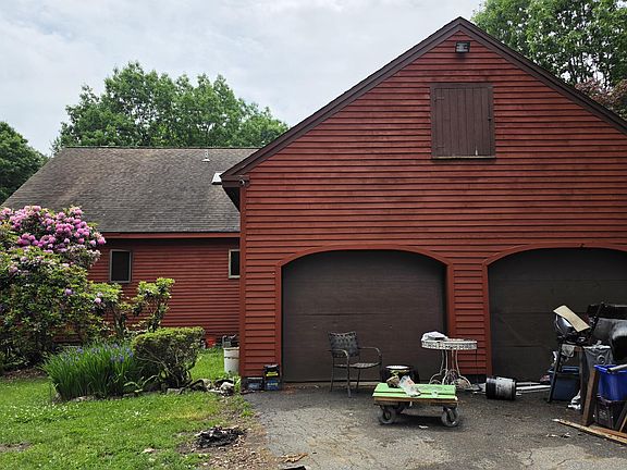 2nd image of 23 Raymond Hill Road