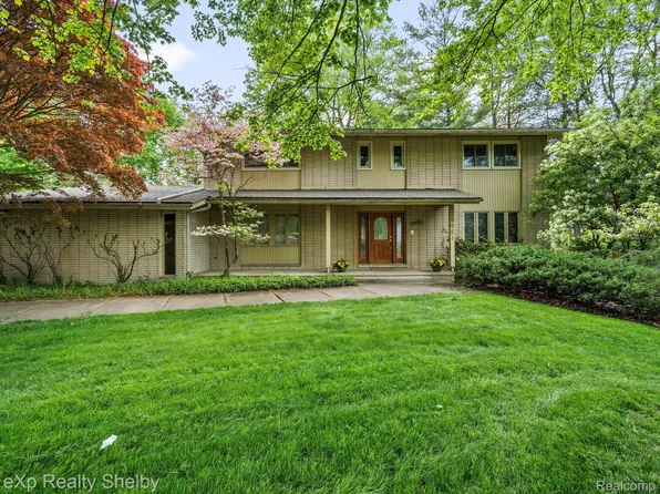 28551 Tavistock Trl, Southfield, MI 48034