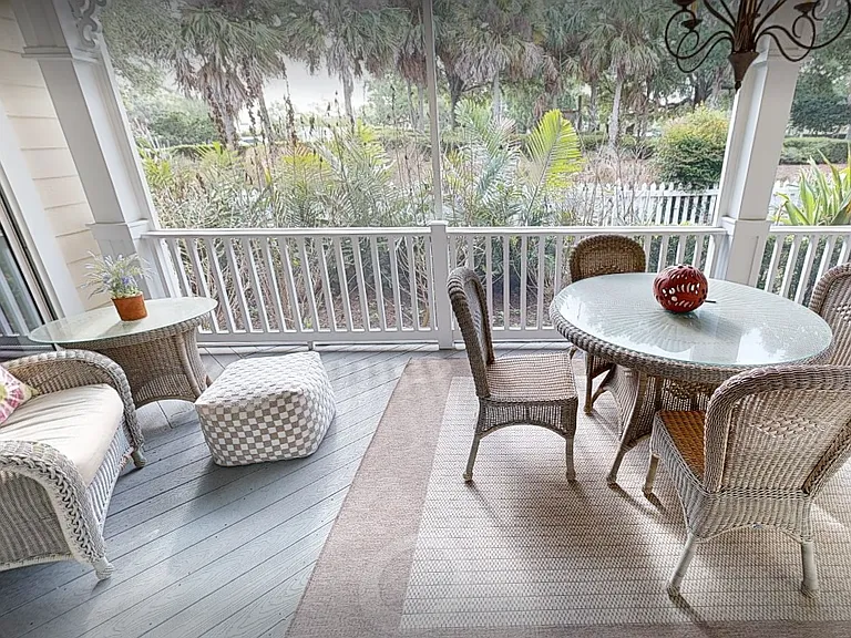 1028 Cottage Dr — Photo 3