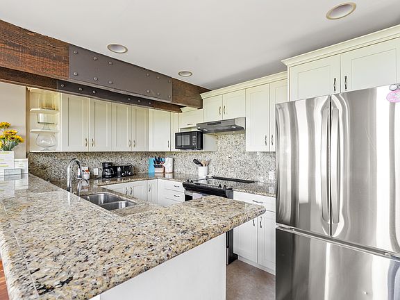3rd image of 3920 Wyllie Rd #D301