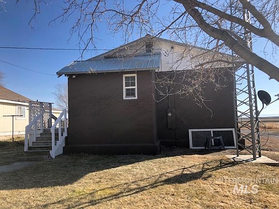 3rd image of 209 East St