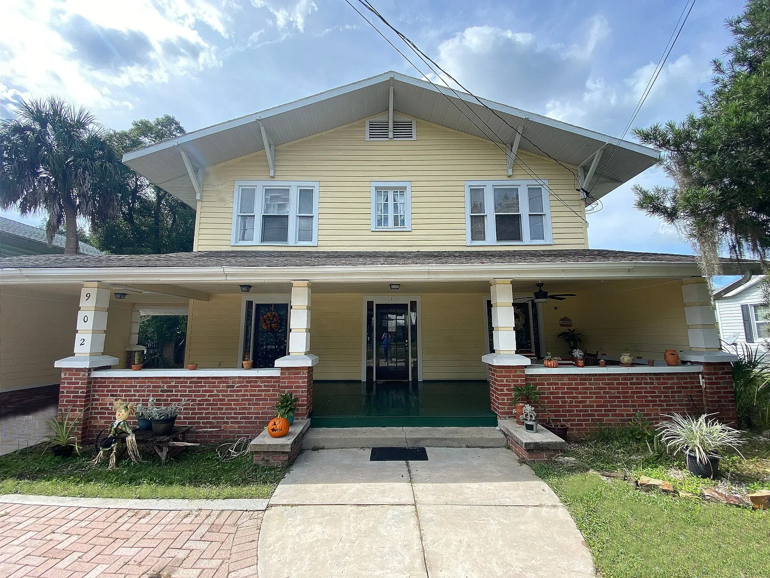 3 bed, 2.0 bath, 1389 sqft, $1,300 — Photo 1
