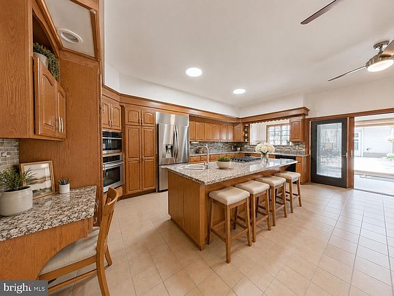 4th image of 2671 Almond St